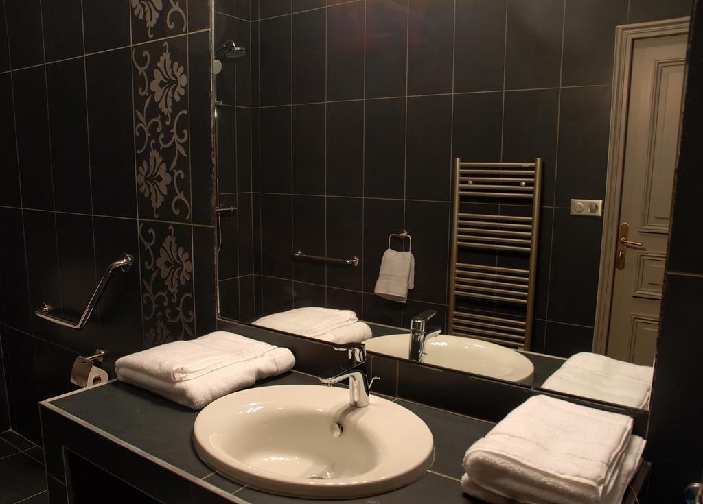 Le Logis Du Pere Hotel Saint-Coutant-le-Grand Room photo